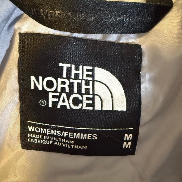 The North Face Women's Light Gray Puffer Jacket - Picture 7 of 9